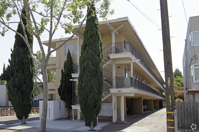 Building Photo - 525 Bancroft Ave