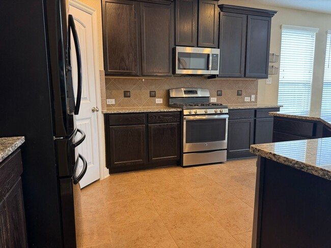 Building Photo - 517 Whittmen Ave