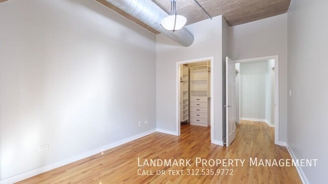 Building Photo - 1069 W 14th Pl