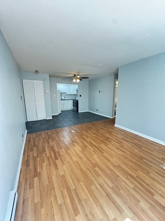 Building Photo - 727 S Maple Ave