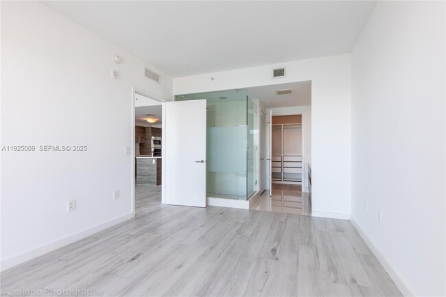 Building Photo - 460 NE 28th St