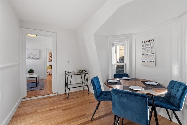 Building Photo - 54 Bonair St