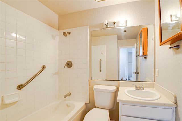 Building Photo - 633 Carriagehouse Ln