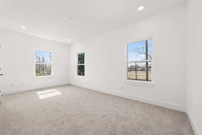 Building Photo - 5304 Lynnfield St