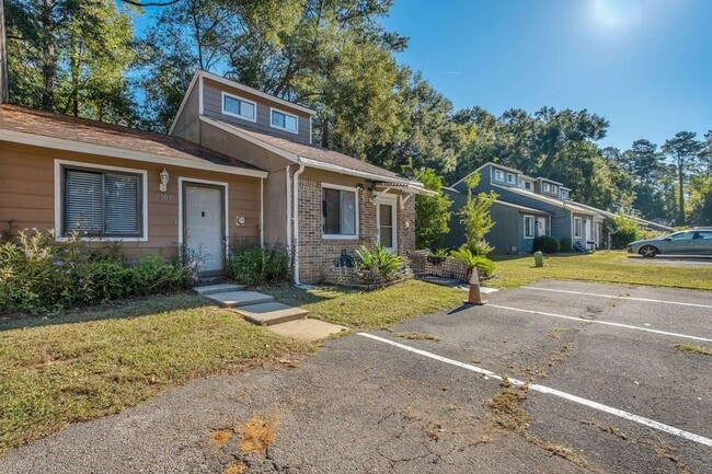 Building Photo - 2203 Sandpiper St