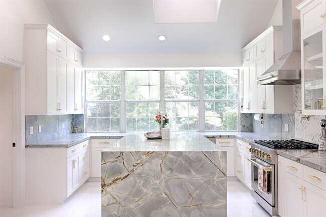 Building Photo - 11492 Majestic Dr