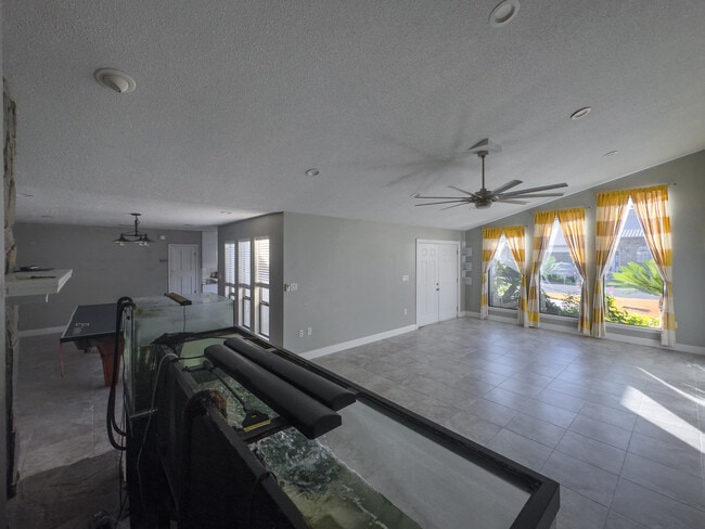 Building Photo - 931 Holbrook Cir