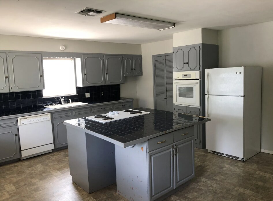 Kitchen Entry - 2754 Yale
