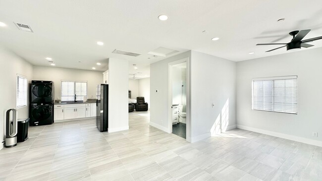 Building Photo - Beautifully Remodeled Top to Bottom, Detac...