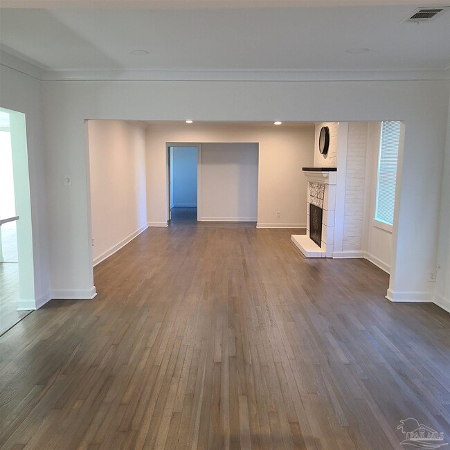 Building Photo - 1301 W Lee St