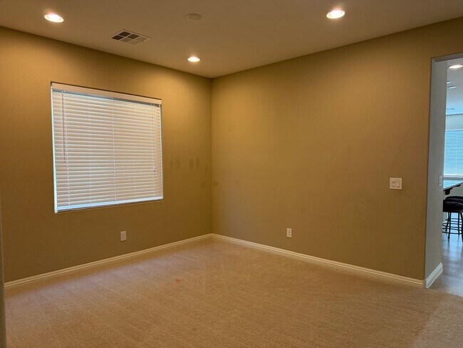 Building Photo - 4bedroom 3 bath 3 car garage