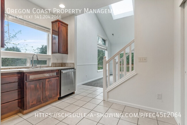 Building Photo - 4626 SE 51st St