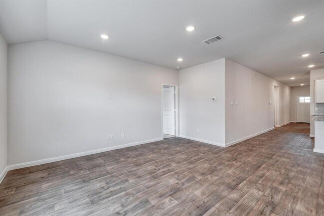 Building Photo - 109 Bethpage Dr