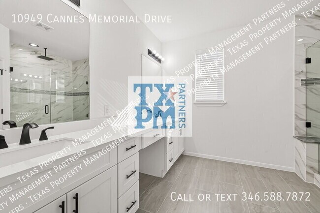 Building Photo - 10949 Cannes Memorial Dr