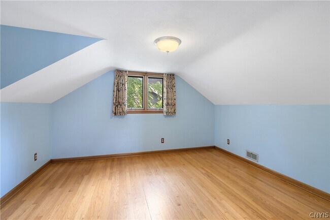 Building Photo - 444 Buckingham Ave