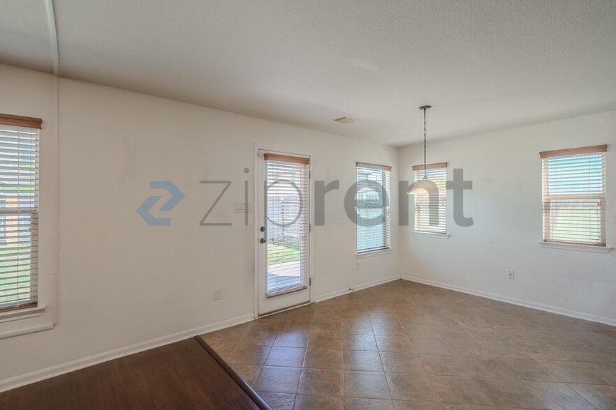 Building Photo - 2730 Volute