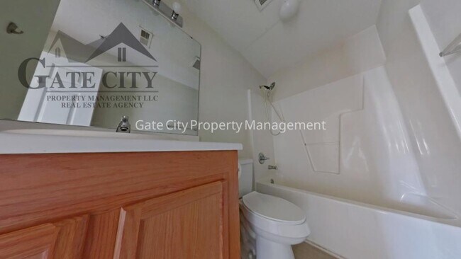 Building Photo - 905 Hanahan Ct