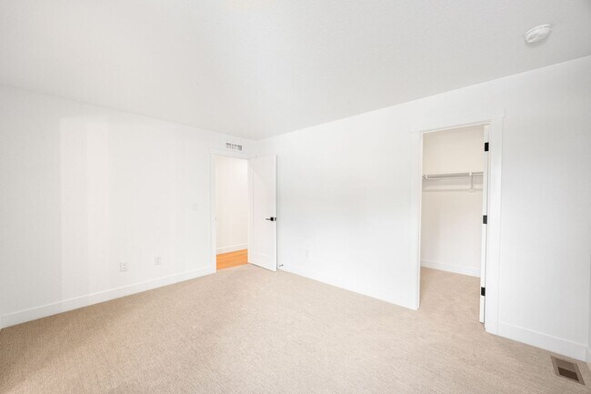 Building Photo - Brand New 3BD, 4BA Half-Duplex in Villa Park with Back Yard