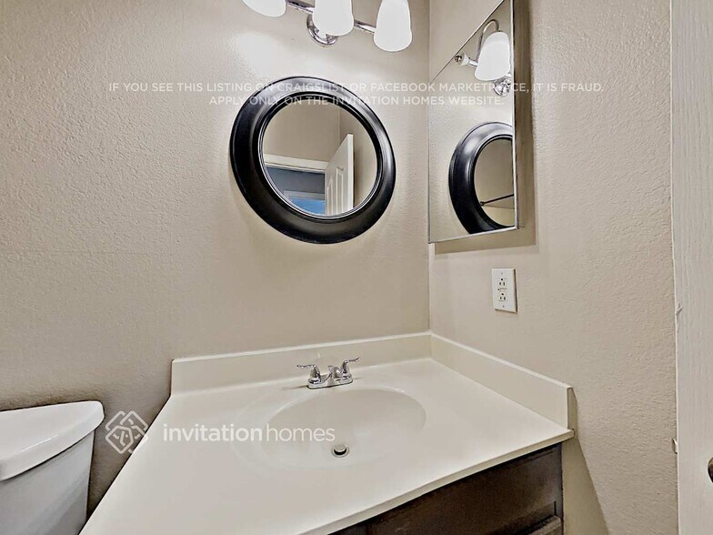 Building Photo - 2404 N 125th Dr