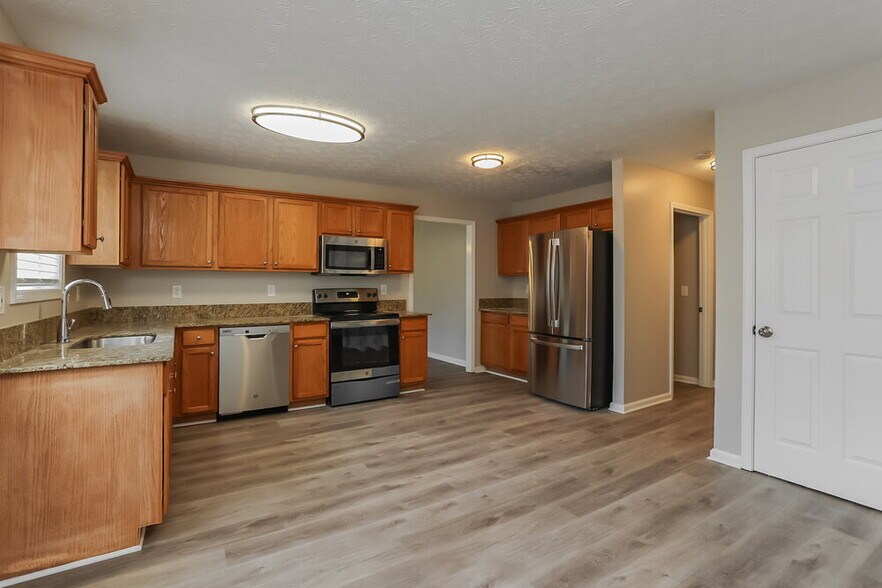 Building Photo - 733 Sinclair Way