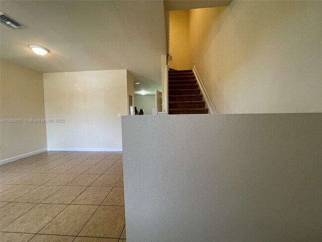 Building Photo - 548 SE 32nd Ave