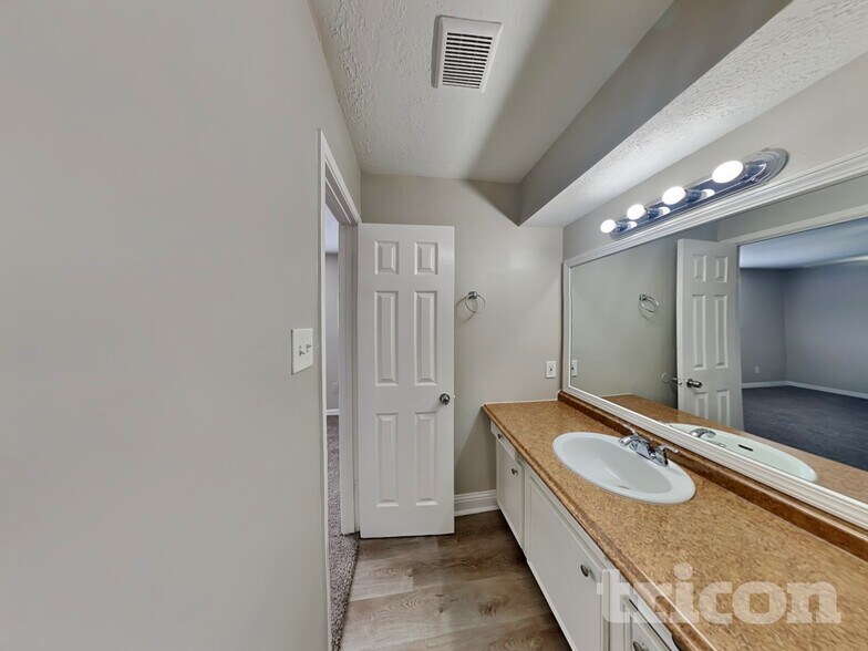 Building Photo - 23827 Beaverwood Dr