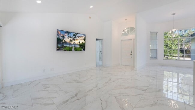 Building Photo - 3590 10th Ave NE