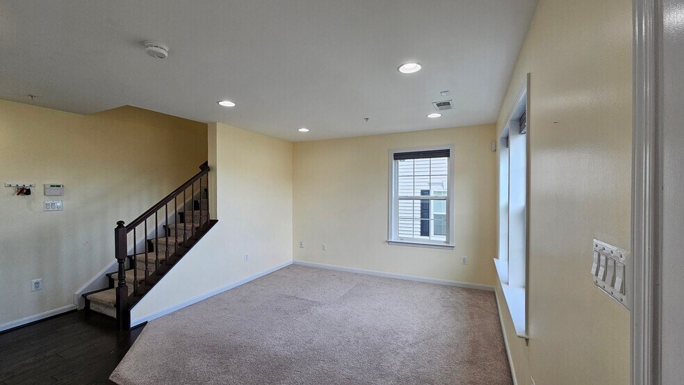 Building Photo - 7217 Barry Ln