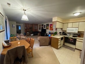 Building Photo - 2BR Finley Forest Condo – Minutes to Chapel Hill & UNC