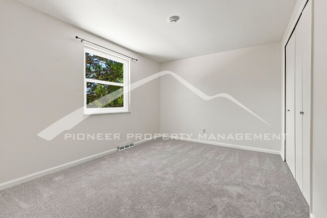 Building Photo - 2896 S Paris St