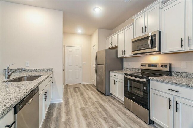 Building Photo - 631 Mackenzie Cv