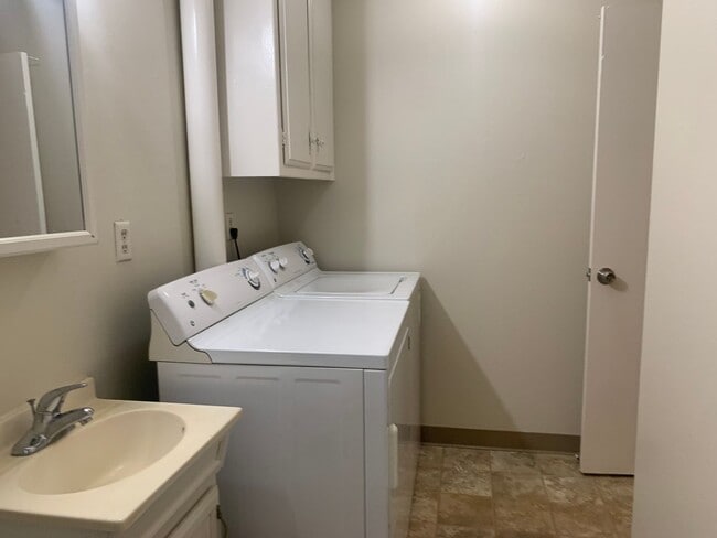 Building Photo - 2868003/60