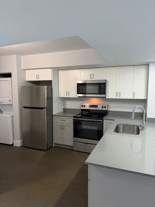 Main Kitchen - Lake Arjaro Apartments