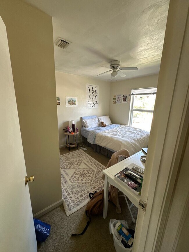 Building Photo - 215 Pheasant Run Dr