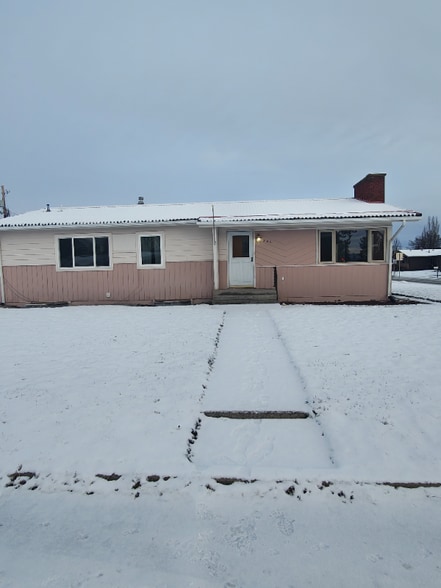 Building Photo - 205 Rosewood Dr