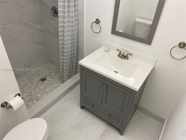 Building Photo - 16300 Golf Club Rd