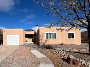 Building Photo - Spacious 3 Bedroom 2 Bathroom Home In ABQ!