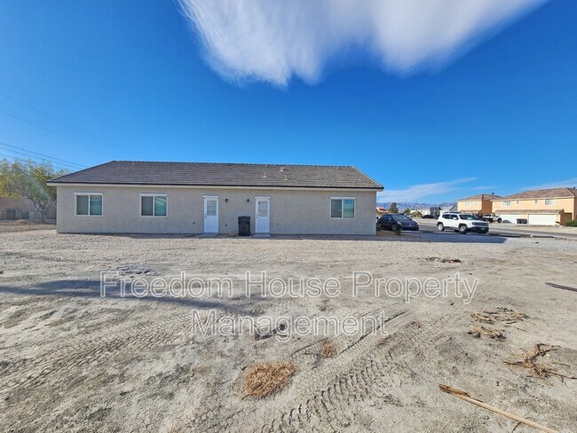 Building Photo - 1111 Sixshooter Ave