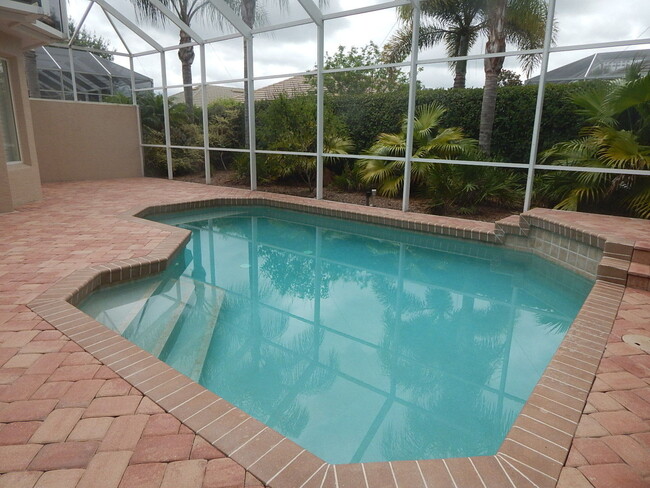 Building Photo - SUMMER/ FALL FURNISHED  3/2 IMMACULATE POOL HOME - ROSEDALE COMMUNITY