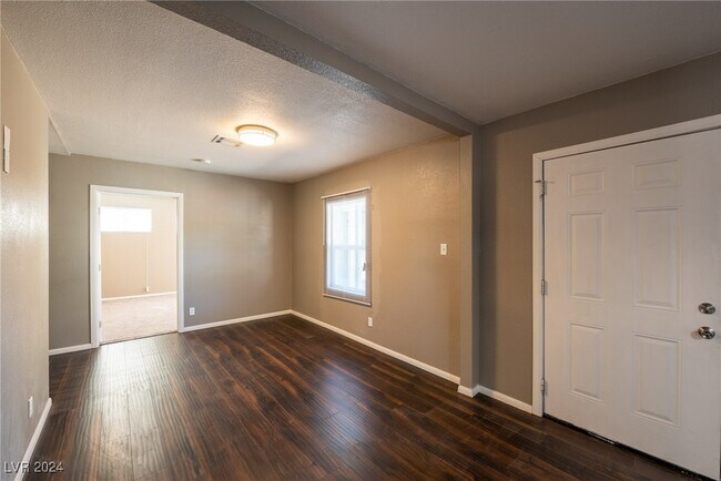 Building Photo - 227 S Texas Ave