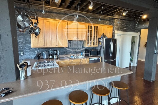 Building Photo - 215 Ice Ave