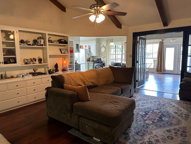 Building Photo - 8641 Chalmette Dr