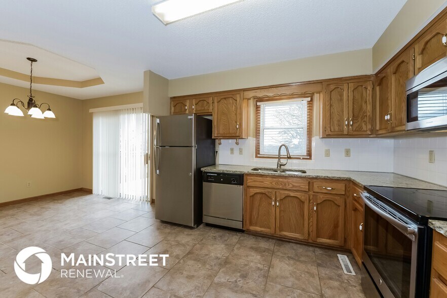 Building Photo - 18425 E Arrowhead Ln