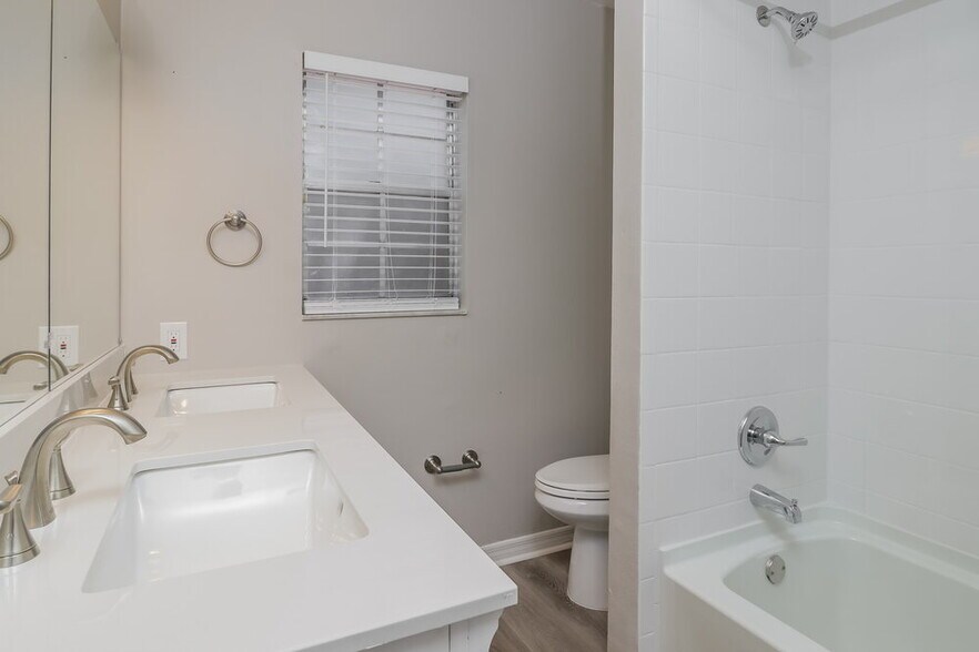 Building Photo - 528 Crestover Dr