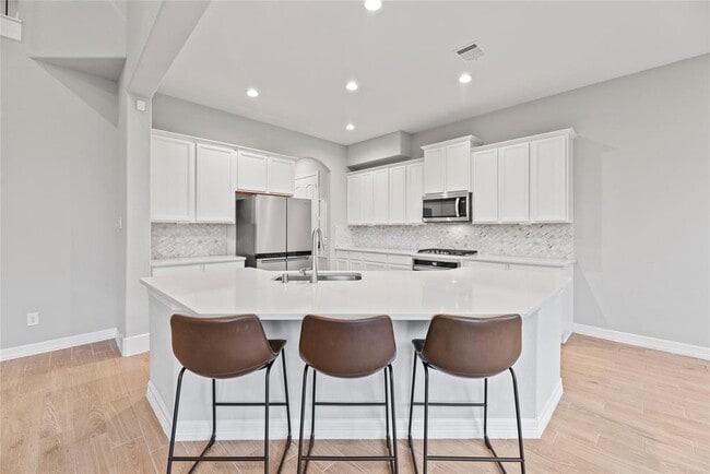 Building Photo - 2411 Jitterbug Ln