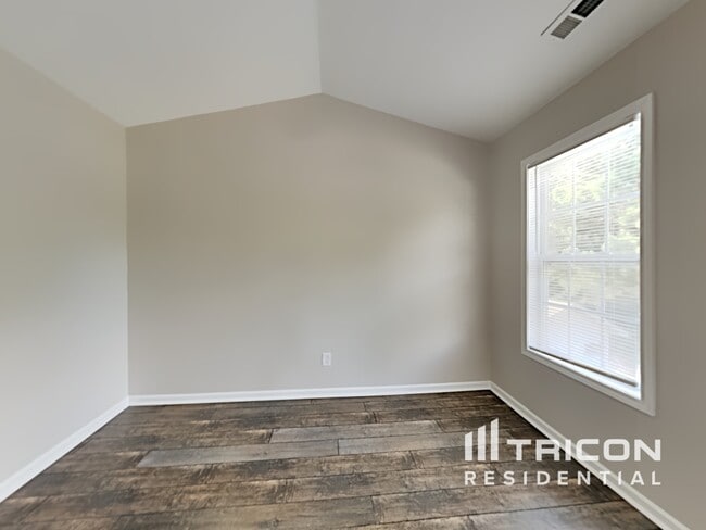 Building Photo - 2719 Oasis Ln