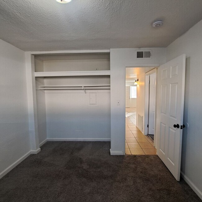 Building Photo - 2900 Marlin Ave