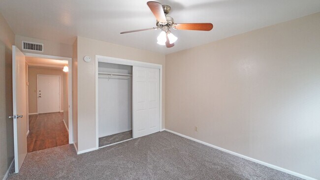 Building Photo - MOVE IN SPECIAL!! FOR LEASE! 2 Bedroom - 1 Bath -  Town House Apartments!