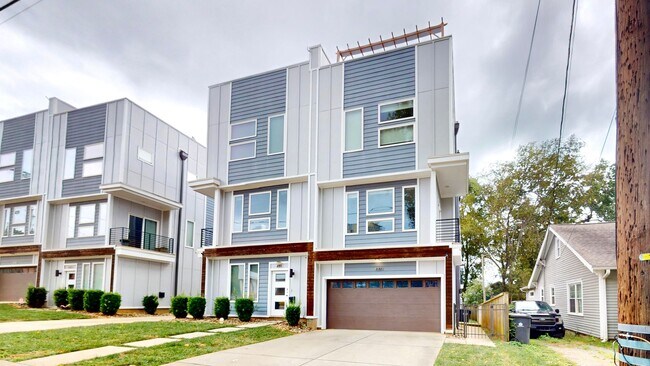 Primary Photo - 208 Walnut Ave