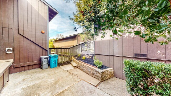 Building Photo - PURE Property Management Presents: Beautiful 3 Bedroom/2 Bath in Santa Rosa!